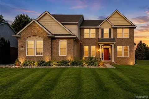 54908 N Grenelefe Cir W, Lyon, MI 48178
