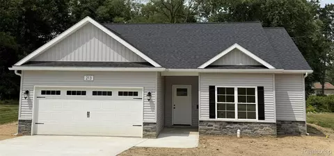 213 Mcfarland St, Grand Blanc, MI 48439