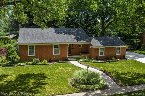 171 S Glengarry Rd, Bloomfield Hills, MI 48301