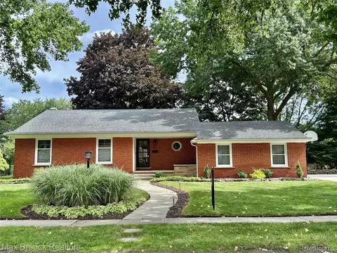 171 S Glengarry Rd, Bloomfield Hills, MI 48301