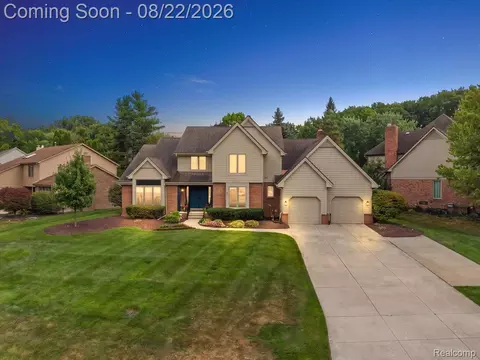 30111 White Hall Dr, Farmington Hills, MI 48331