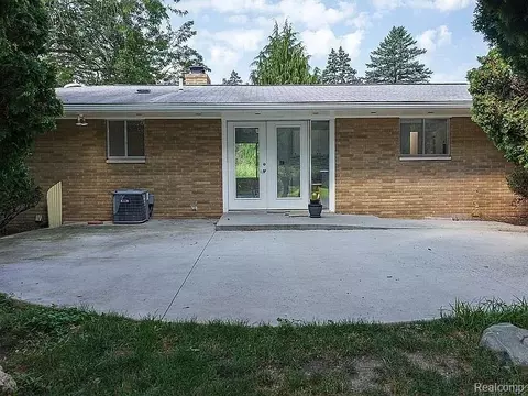Exterior - 575 S Hemlock Rd, Richland, MI 48626 photo 5 of 9