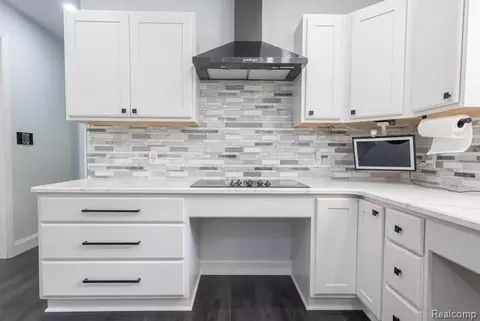 Kitchen - 575 S Hemlock Rd, Richland, MI 48626 photo 4 of 4