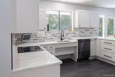 Kitchen - 575 S Hemlock Rd, Richland, MI 48626 photo 2 of 4