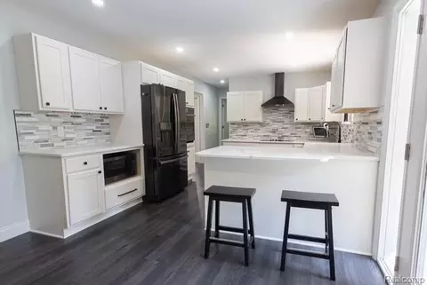 Kitchen - 575 S Hemlock Rd, Richland, MI 48626 photo 1 of 4