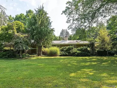 Exterior - 575 S Hemlock Rd, Richland, MI 48626 photo 1 of 9