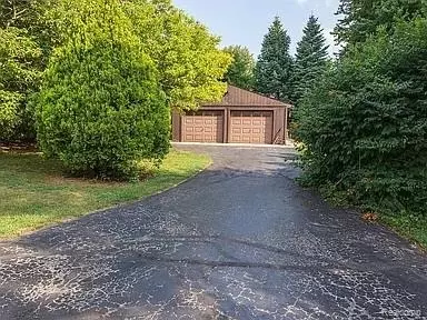 Exterior - 575 S Hemlock Rd, Richland, MI 48626 photo 8 of 9