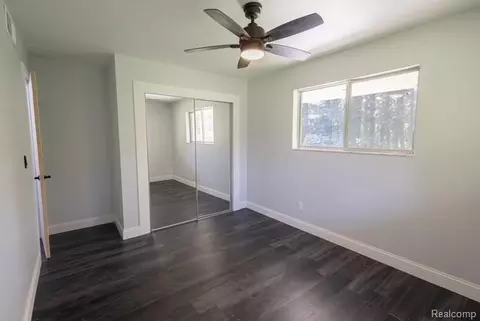 Bedroom - 575 S Hemlock Rd, Richland, MI 48626 photo 2 of 5