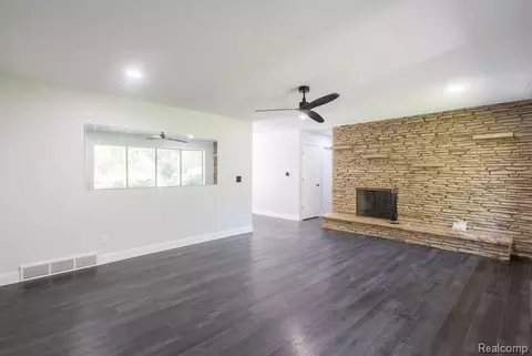 Living - 575 S Hemlock Rd, Richland, MI 48626 photo 1 of 2