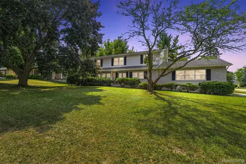 1615 Wagon Wheel Ln, Grand Blanc, MI 48439