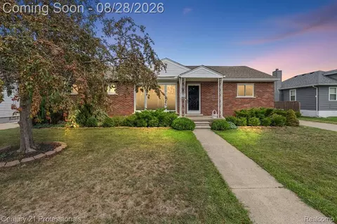 22525 Saint Gertrude St, Saint Clair Shores, MI 48081