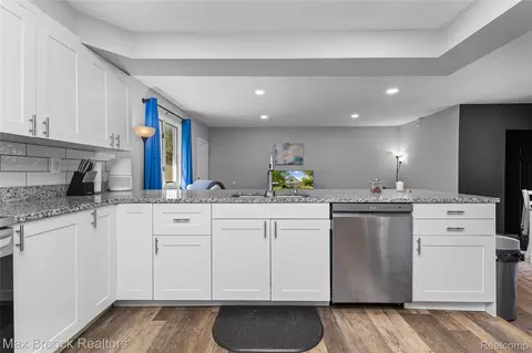 27216 Shiawassee Rd, Southfield, MI 48033