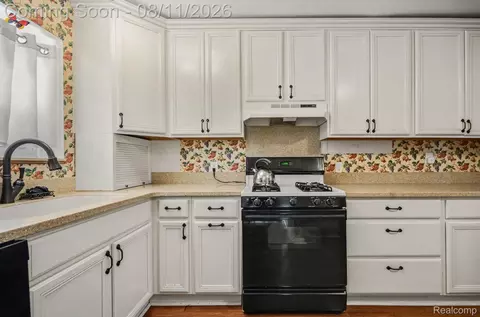 Kitchen - 473 Calvin Ave, Grosse Pointe Farms, MI 48236 photo 1 of 3