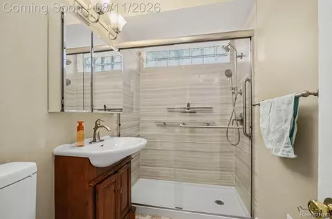 Bath - 473 Calvin Ave, Grosse Pointe Farms, MI 48236 photo 2 of 2