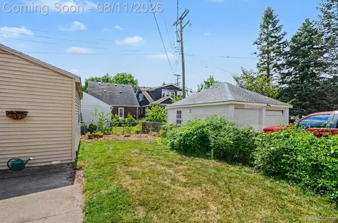 Exterior - 473 Calvin Ave, Grosse Pointe Farms, MI 48236 photo 4 of 5