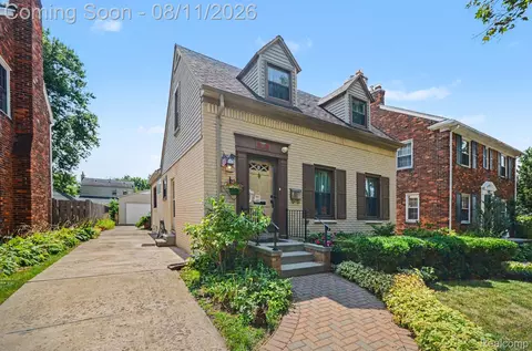 Exterior - 473 Calvin Ave, Grosse Pointe Farms, MI 48236 photo 3 of 5