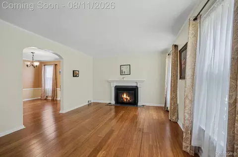 Living - 473 Calvin Ave, Grosse Pointe Farms, MI 48236 photo 2 of 2