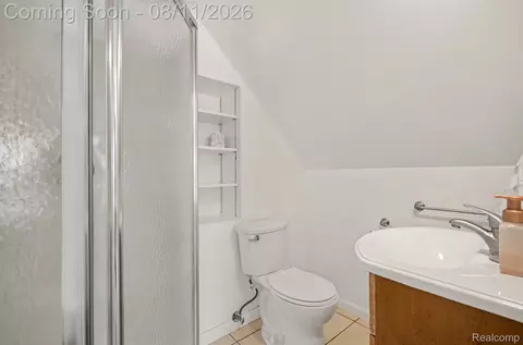 Bath - 473 Calvin Ave, Grosse Pointe Farms, MI 48236 photo 1 of 2