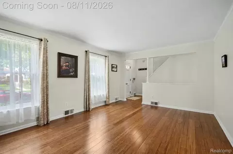 Living - 473 Calvin Ave, Grosse Pointe Farms, MI 48236 photo 1 of 2