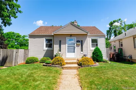 826 Goddard St, Wyandotte, MI 48192