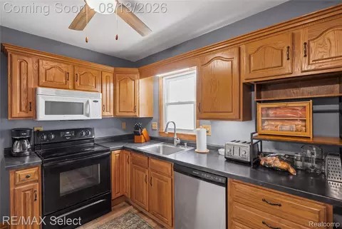 Kitchen - 7057 Kessling St, Davison, MI 48423 photo 3 of 4