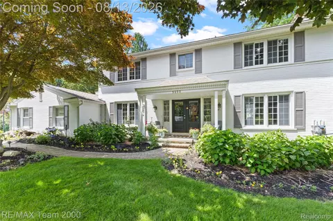 5250 Kellen Ln, Bloomfield Hills, MI 48302