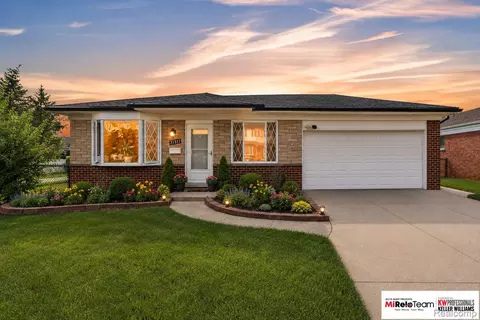 31511 Fairfield Dr, Warren, MI 48088