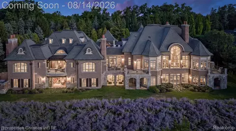 2756 Turtle Bluff Dr, Bloomfield Township, MI 48302