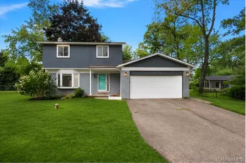 4256 Highland Ct, West Bloomfield, MI 48323