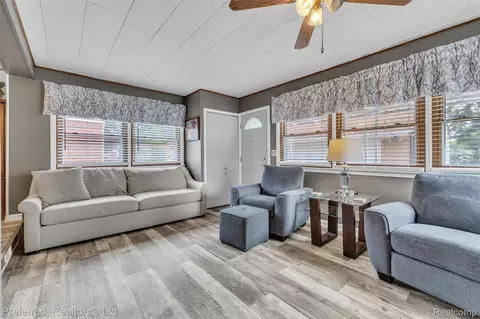 Living - 3177 Treadwell St, Wayne, MI 48184 photo 5 of 6
