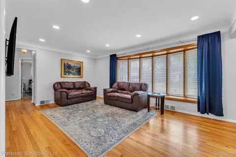 Living - 3177 Treadwell St, Wayne, MI 48184 photo 1 of 6