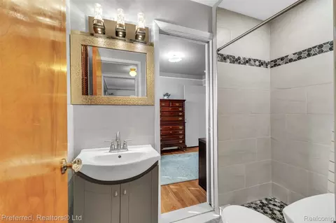 Bath - 3177 Treadwell St, Wayne, MI 48184 photo 1 of 6