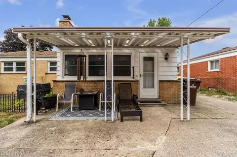 Exterior - 3177 Treadwell St, Wayne, MI 48184 photo 6 of 8
