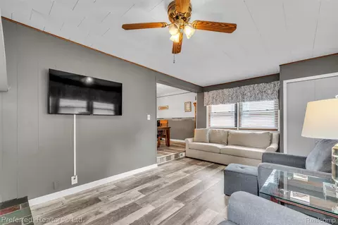 Living - 3177 Treadwell St, Wayne, MI 48184 photo 6 of 6