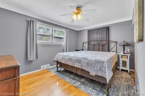 Bedroom - 3177 Treadwell St, Wayne, MI 48184 photo 3 of 5