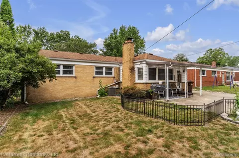 Exterior - 3177 Treadwell St, Wayne, MI 48184 photo 4 of 8