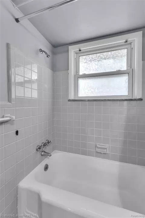 Bath - 3177 Treadwell St, Wayne, MI 48184 photo 5 of 6