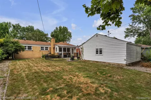Exterior - 3177 Treadwell St, Wayne, MI 48184 photo 5 of 8