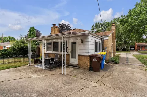 Exterior - 3177 Treadwell St, Wayne, MI 48184 photo 3 of 8