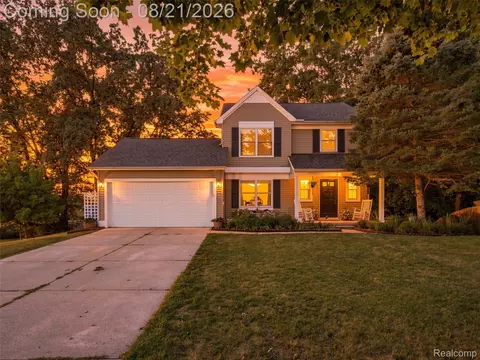 4167 Grassmere Ct, Waterford, MI 48329