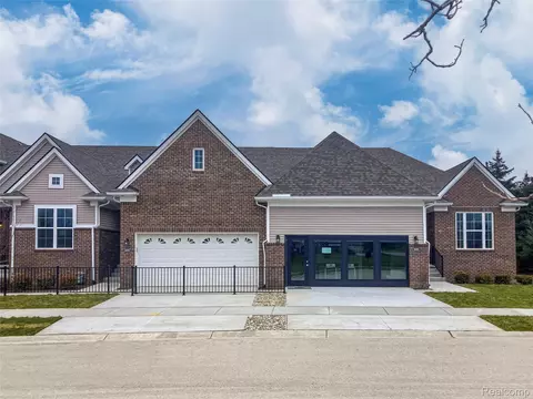 9977 Crossview Trl #139, Hartland, MI 48855