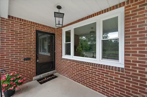 Exterior - 277 Beaupre Ave, Grosse Pointe Farms, MI 48236 photo 3 of 13