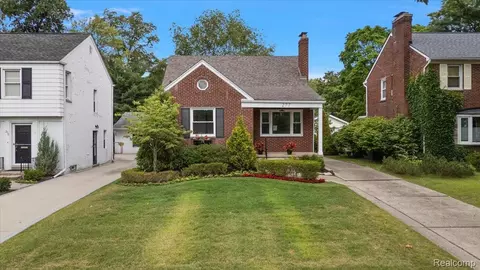 Exterior - 277 Beaupre Ave, Grosse Pointe Farms, MI 48236 photo 2 of 13