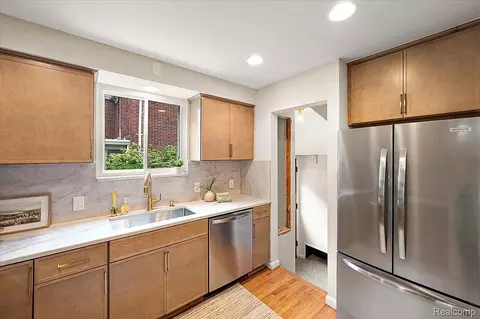 Kitchen - 277 Beaupre Ave, Grosse Pointe Farms, MI 48236 photo 3 of 3