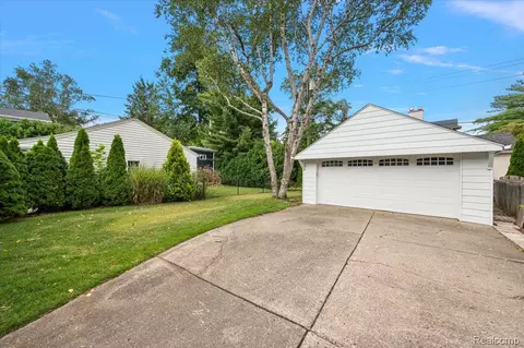 Exterior - 277 Beaupre Ave, Grosse Pointe Farms, MI 48236 photo 8 of 13