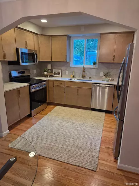 Kitchen - 277 Beaupre Ave, Grosse Pointe Farms, MI 48236 photo 2 of 2