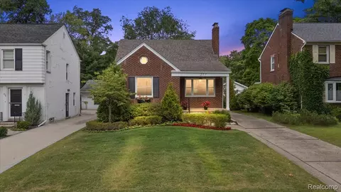 277 Beaupre Ave, Grosse Pointe Farms, MI 48236