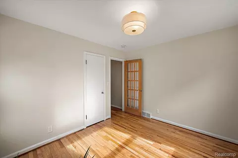 Bedroom - 277 Beaupre Ave, Grosse Pointe Farms, MI 48236 photo 3 of 5