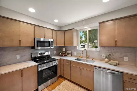 Kitchen - 277 Beaupre Ave, Grosse Pointe Farms, MI 48236 photo 1 of 3