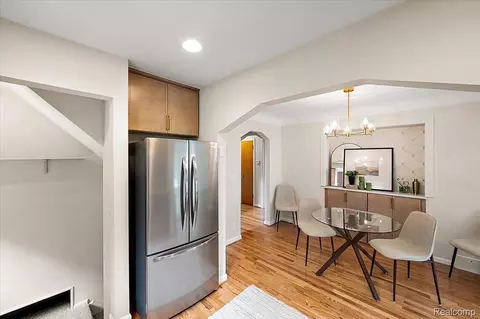 Dining - 277 Beaupre Ave, Grosse Pointe Farms, MI 48236 photo 5 of 6